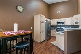 3320 S Fort Apache Rd in Las Vegas, NV - Foto de edificio - Building Photo