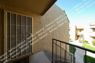 2228 N 52nd St in Phoenix, AZ - Building Photo