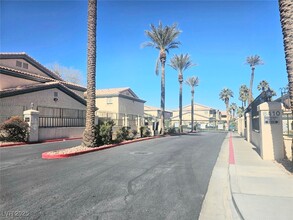 8410 Eldora Ave in Las Vegas, NV - Building Photo - Building Photo