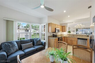 437 Wiggins Lake Ct in Naples, FL - Building Photo - Building Photo