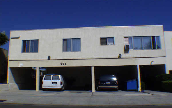 924 N Curson Ave in Los Angeles, CA - Foto de edificio