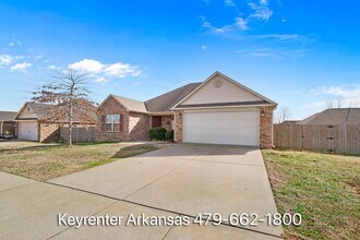 531 Spur Ln in Centerton, AR - Building Photo - Building Photo