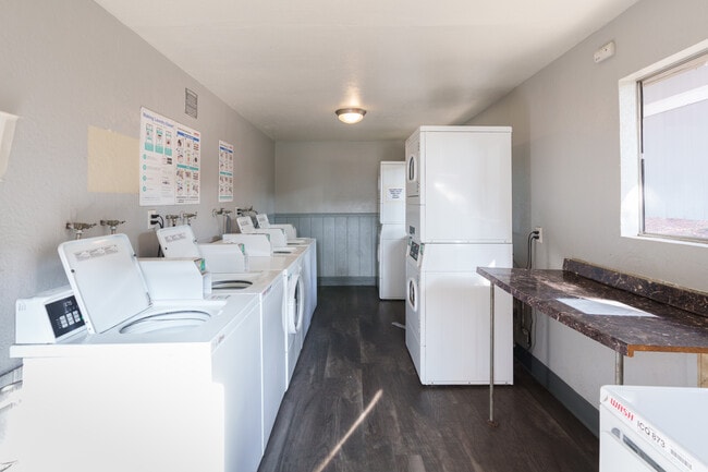 Oakwood Village in Antioch, CA - Foto de edificio - Interior Photo