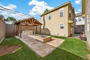 2405 Southgate Blvd in Houston, TX - Building Photo