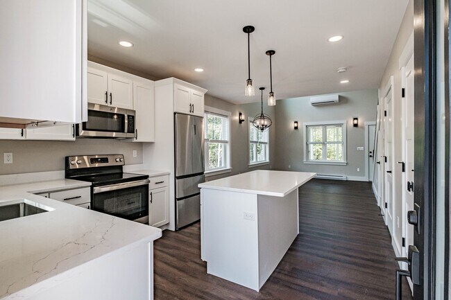 11 Sunshine Cir in Bridgton, ME - Building Photo - Building Photo