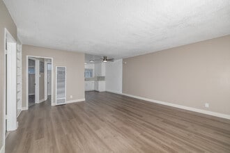 745-747 Venice Way in Inglewood, CA - Building Photo - Interior Photo