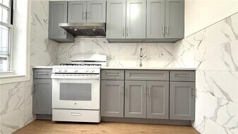 7807 3rd Ave in Brooklyn, NY - Building Photo