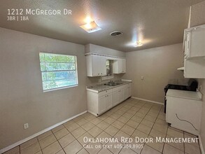 1212 McGregor Dr in Midwest City, OK - Building Photo - Building Photo