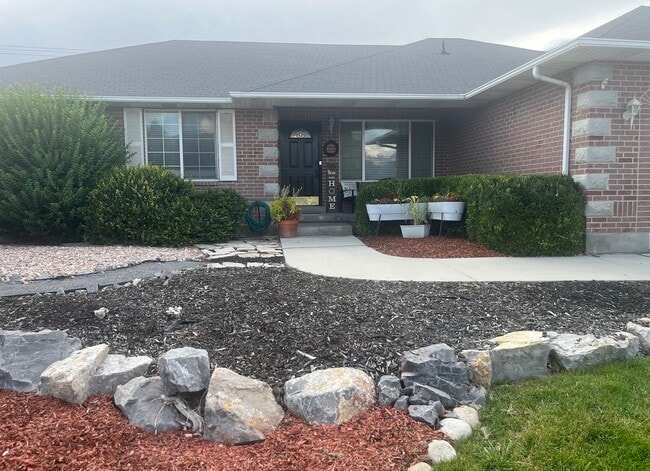 12332 S Margaret Rose Dr, Unit Riverton Basement Apt