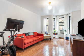 128 Guernsey St in Brooklyn, NY - Building Photo - Interior Photo