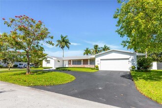 13790 SW 80th Ave in Palmetto Bay, FL - Building Photo - Building Photo