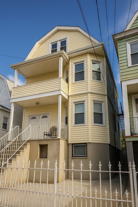 247 Parker St, Unit 3 in Newark, NJ - Building Photo