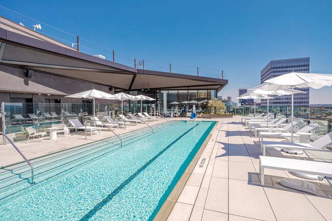 6401 Wilshire Blvd in Los Angeles, CA - Building Photo - Building Photo