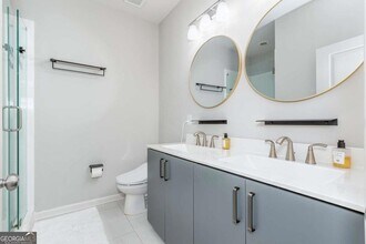 912 Brees Ct in Atlanta, GA - Foto de edificio - Building Photo