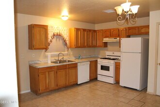 12477 Sombra Fuerte Dr in El Paso, TX - Building Photo - Building Photo