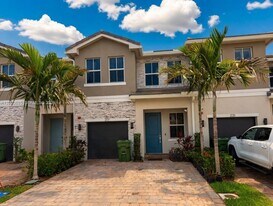 217 SW 170th Ave in Pembroke Pines, FL - Building Photo