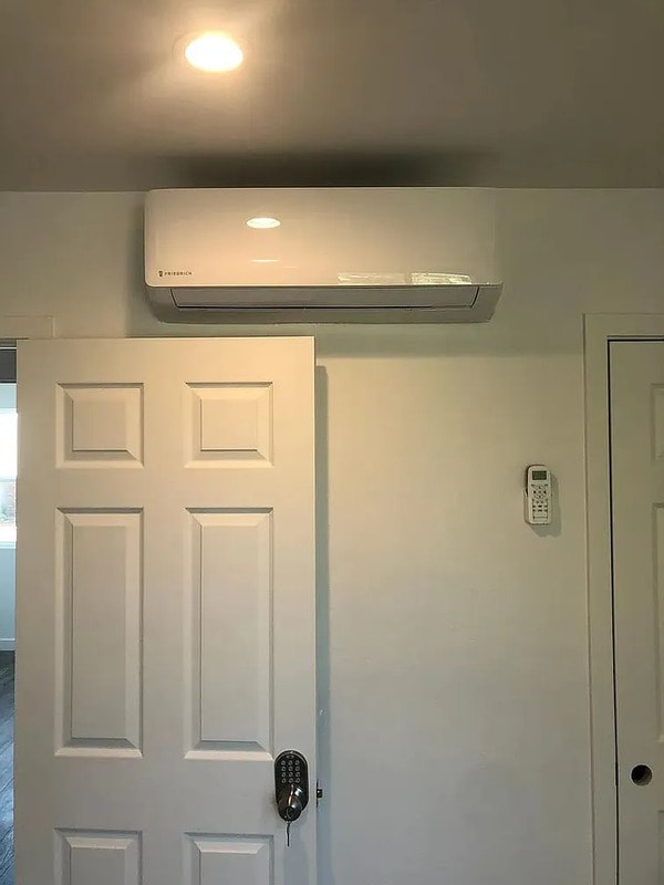 6481 E El Roble St in Long Beach, CA - Building Photo - Building Photo