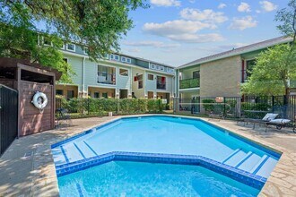 2104 Cullen Ave in Austin, TX - Building Photo - Building Photo