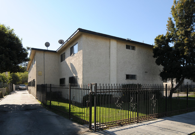 678 E 41st St in Los Angeles, CA - Building Photo - Building Photo