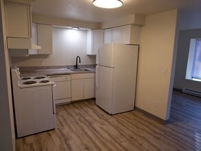 565 Manor Way, Unit #1 in Lebanon, OR - Foto de edificio - Building Photo