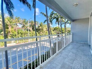 7832 Collins Ave in Miami Beach, FL - Building Photo - Building Photo