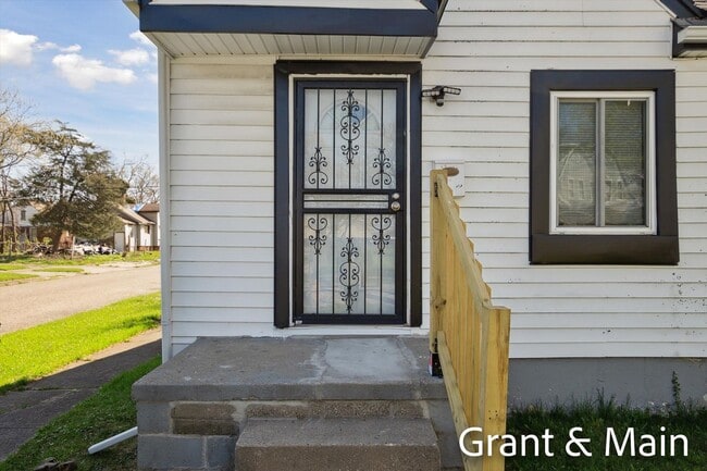 14016 Sorrento Ave in Detroit, MI - Building Photo - Building Photo