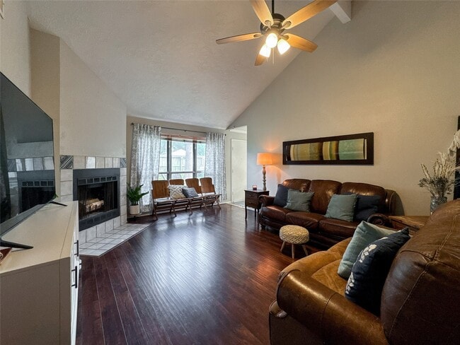 property at 2909 Laurelridge Dr