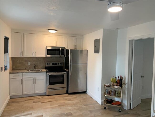 1436 NE 2nd Ave-Unit -2 in Fort Lauderdale, FL - Building Photo - Building Photo