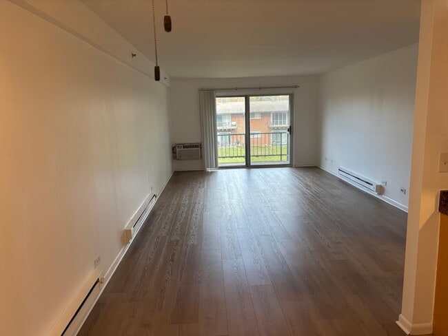 1900 Knights Bridge Dr in Mount Prospect, IL - Building Photo - Building Photo