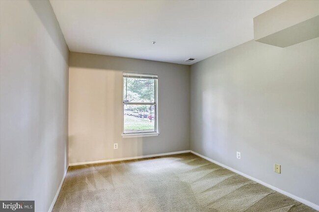 7915 Coriander Dr-Unit -102 in Gaithersburg, MD - Building Photo - Building Photo