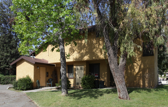 Plum Tree Apartments in Riverside, CA - Foto de edificio - Building Photo