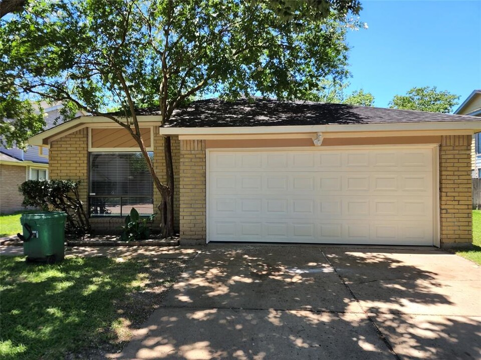 11607 Henley Dr in Houston, TX - Building Photo