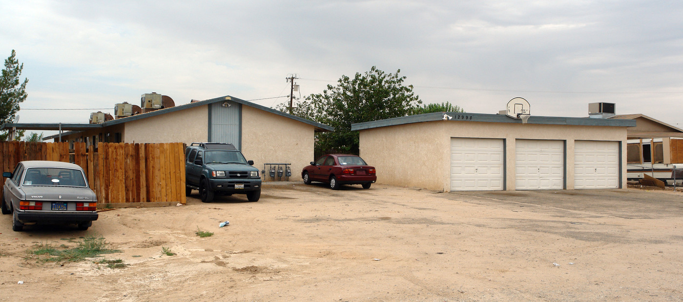 12998 Mohawk Rd in Apple Valley, CA - Building Photo