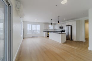 975 Brookside Dr in Fredericton, NB - Building Photo