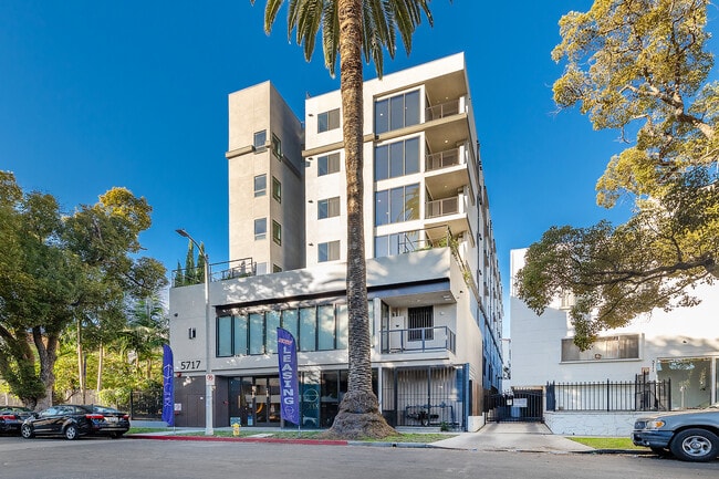 Onix Hollywood in Los Angeles, CA - Building Photo - Building Photo