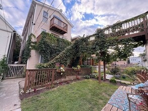2234 W Melrose St, Unit 2nd floor in Chicago, IL - Foto de edificio - Building Photo