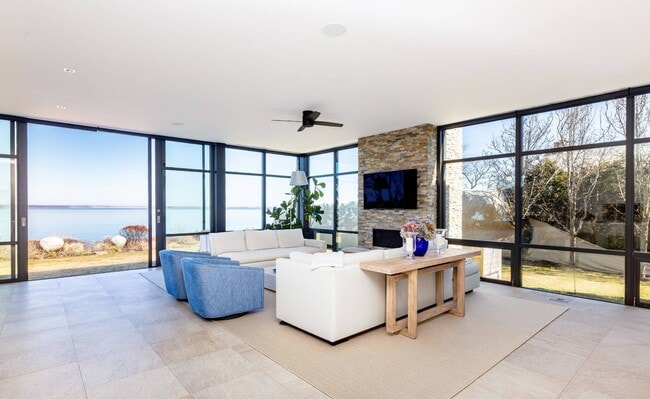 247 Kings Point Rd in East Hampton, NY - Building Photo - Building Photo