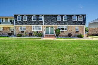 Beekman Gardens in Hillsborough, NJ - Building Photo - Building Photo