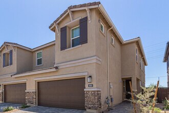 5835 E Rose Garden Ln in Phoenix, AZ - Building Photo - Building Photo