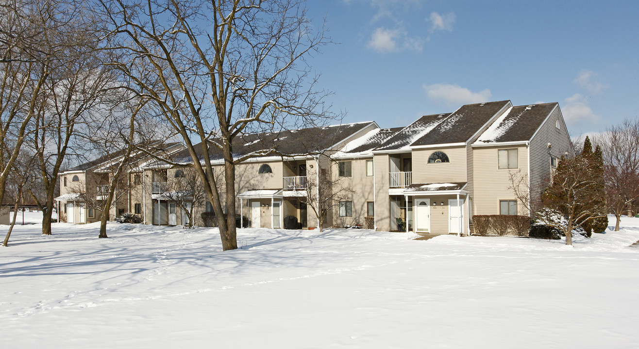 Roundtree Oaks in Ypsilanti, MI - Building Photo