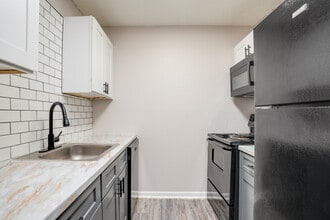 Crossings at Midtown in Tulsa, OK - Building Photo - Interior Photo