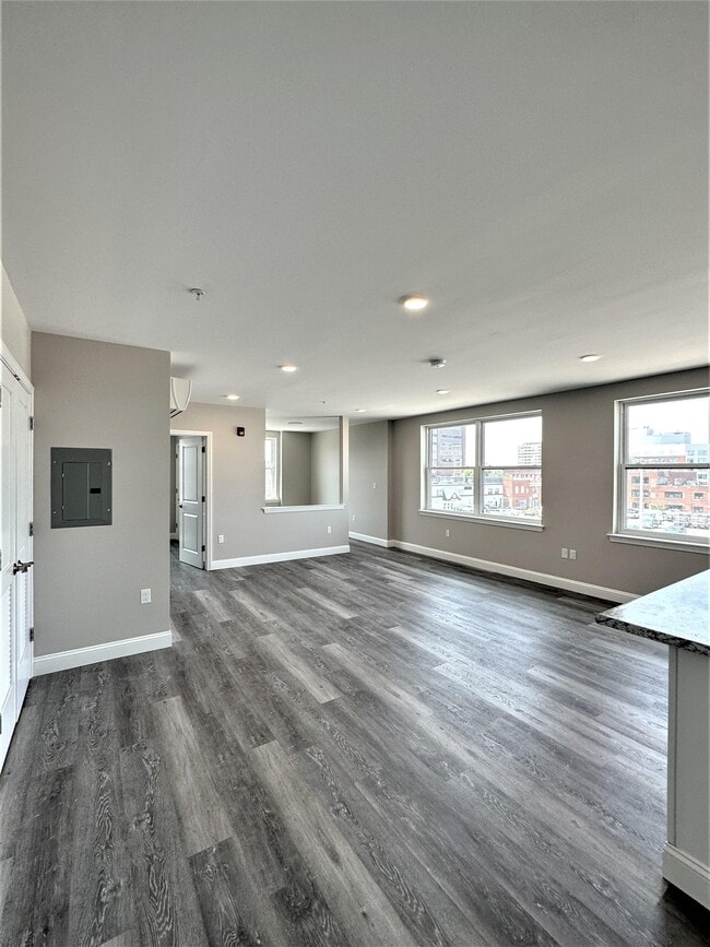 530 Chestnut St in Manchester, NH - Building Photo - Building Photo