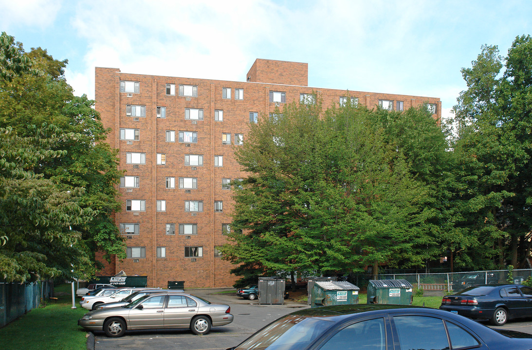 Marshall Apartments in Hartford, CT - Building Photo