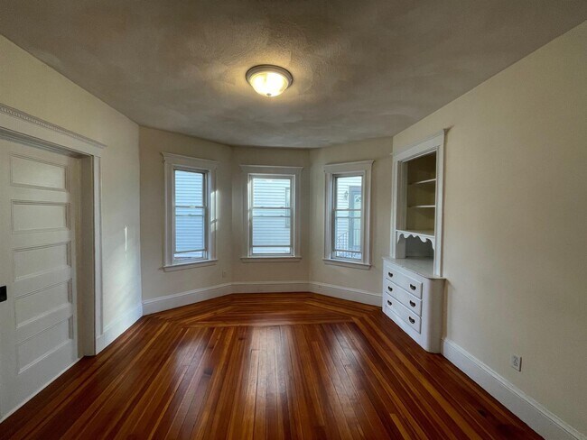 32 Pearson Rd, Unit 1 in Somerville, MA - Building Photo - Building Photo