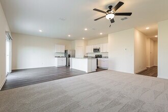 5819 Texas Palm Dr in Converse, TX - Building Photo - Building Photo