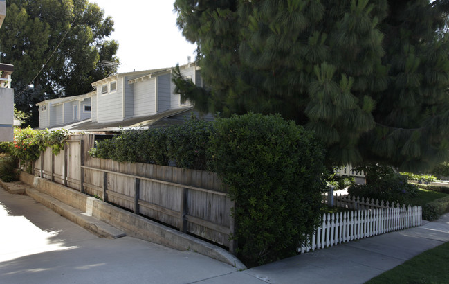 3005 Highland Ave in Santa Monica, CA - Building Photo - Building Photo