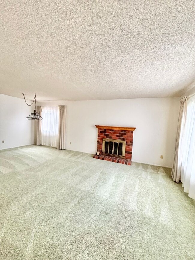 109 N W St in Lompoc, CA - Building Photo - Building Photo
