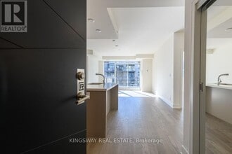 1575 Lakeshore Rd W in Mississauga, ON - Building Photo - Building Photo