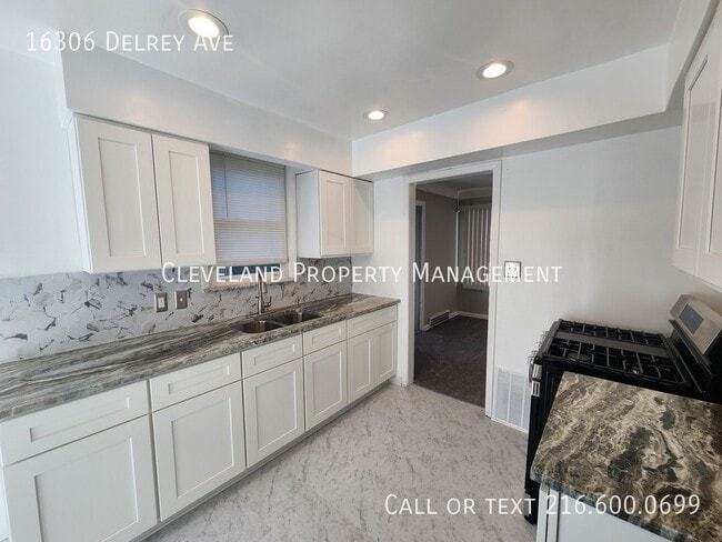 16306 Delrey Ave in Cleveland, OH - Building Photo - Building Photo