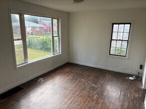 227 Boston Ave in Waterloo, IA - Foto de edificio - Building Photo